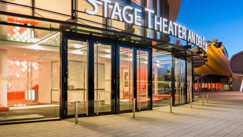 Das Stage Theater in Hamburg ist ein beliebter Ort für Touristen und Einheimische.